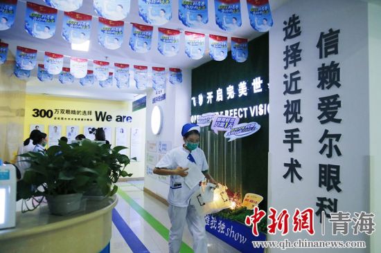 青海高原屈光手术尖兵:“复行五载,豁然开朗”