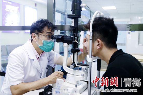 青海高原屈光手术尖兵:“复行五载,豁然开朗”