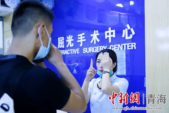 青海高原屈光手术尖兵:“复行五载,豁然开朗”