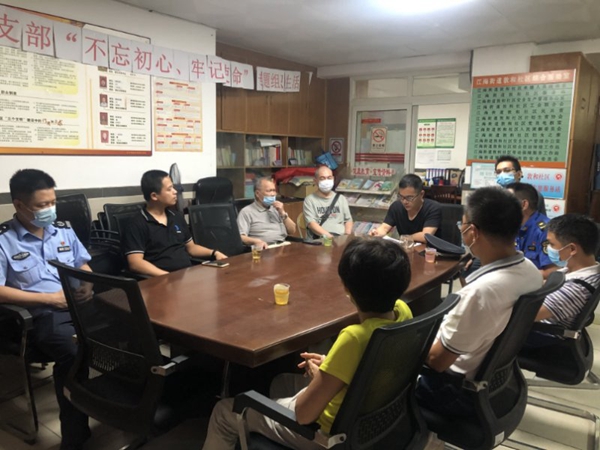 旧楼加装电梯受阻?街道协调先拆违建再推进