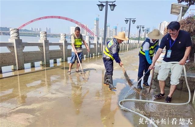 洪水回落,汉口龙王庙观景大道已清淤