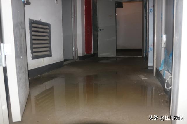 菏泽一小区9栋楼14部电梯故障,因地下室漏水所致涉及多个方面,责任划分尚未达成一致