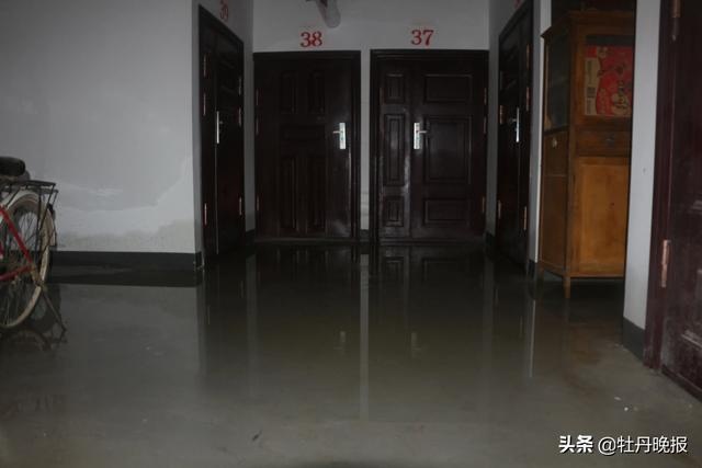 菏泽一小区9栋楼14部电梯故障,因地下室漏水所致涉及多个方面,责任划分尚未达成一致