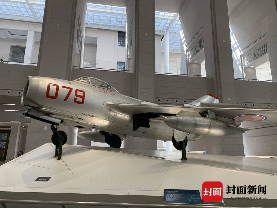 封面新闻实拍老英雄王海功勋战机 九颗红星背后藏着哪些故事?