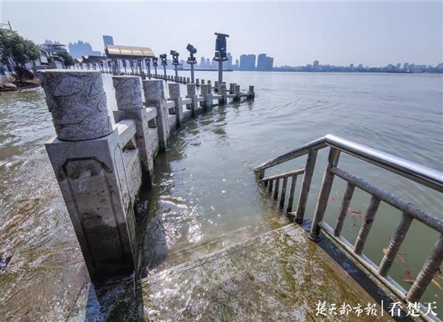 洪水回落,汉口龙王庙观景大道已清淤