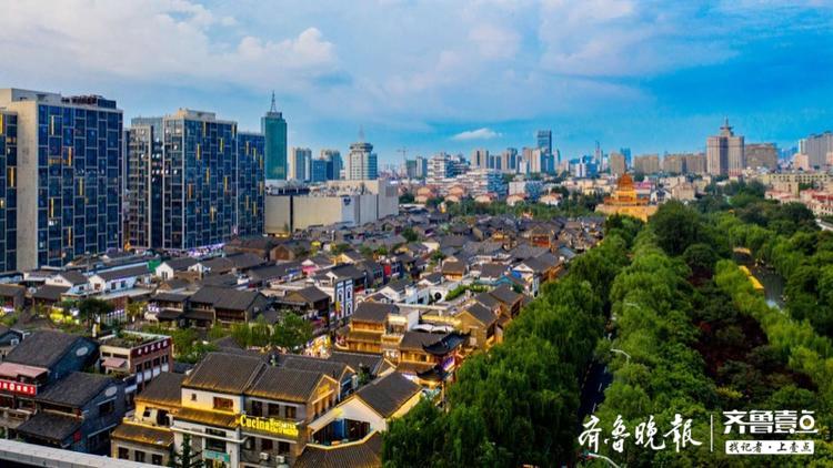 泉城广场瞰日落,楼体建筑镶金边