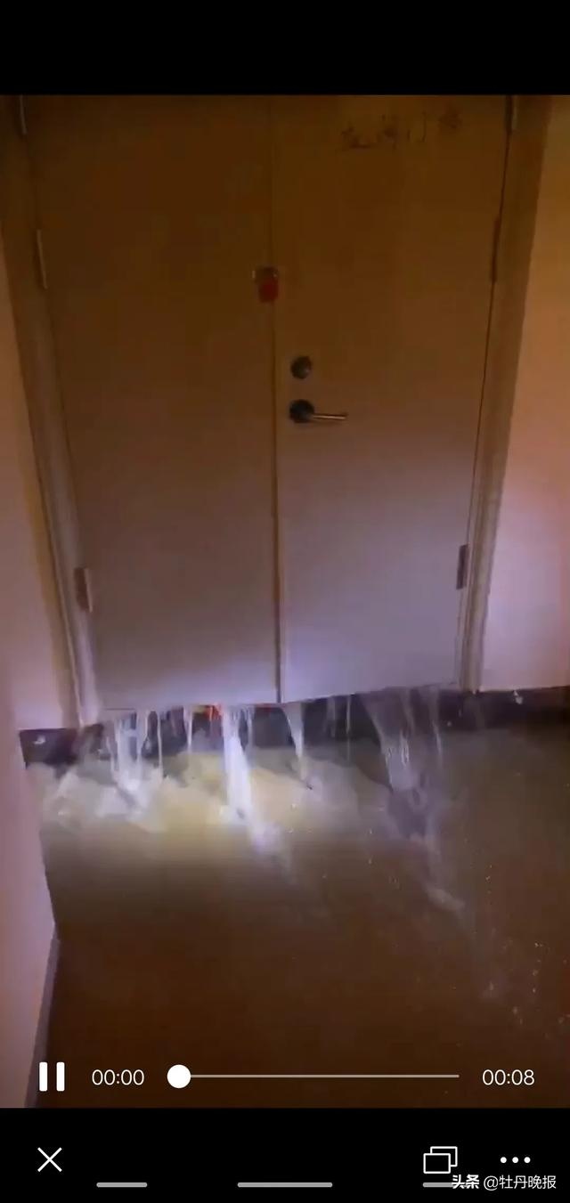 菏泽一小区9栋楼14部电梯故障,因地下室漏水所致涉及多个方面,责任划分尚未达成一致