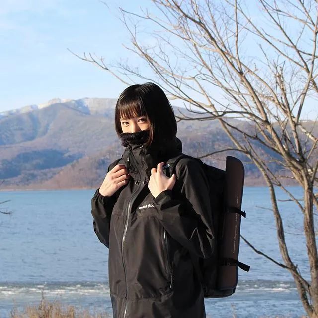 日版“李子柒”走红,零下30度住森林小屋,每天只想钓鱼