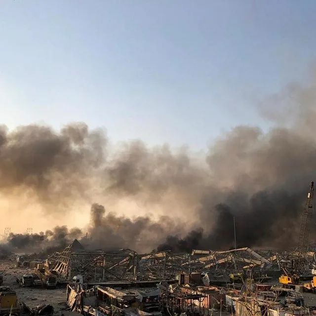 突发！这个国家的首都发生巨大爆炸，现场升起蘑菇云！至少73人死亡3000多人受伤