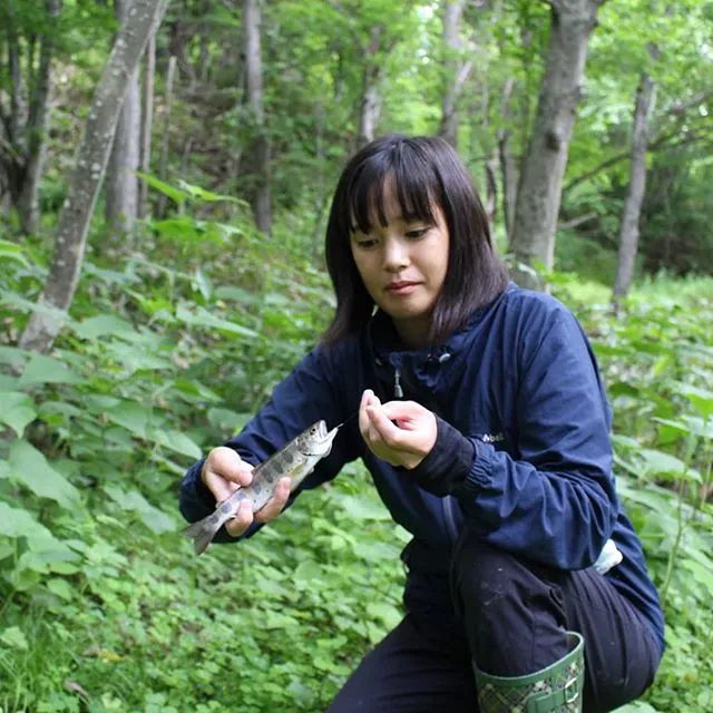 日版“李子柒”走红,零下30度住森林小屋,每天只想钓鱼