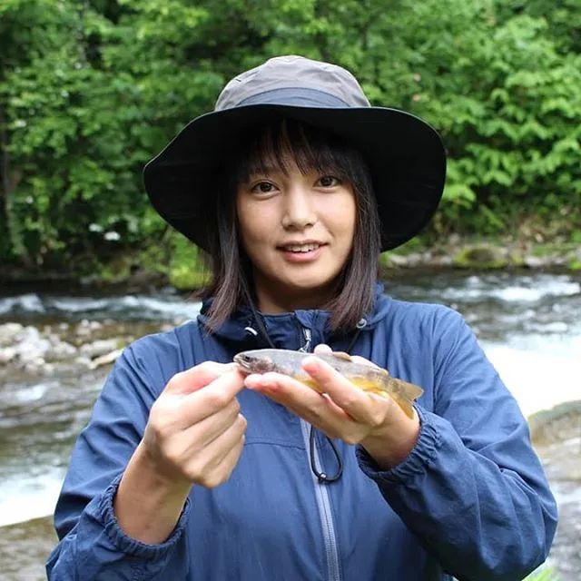 日版“李子柒”走红,零下30度住森林小屋,每天只想钓鱼