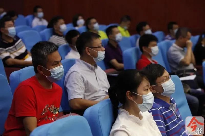 广西一民办小学校长未获征地拆迁补偿,状告政府!区长出庭应诉,结果来了【930新闻眼】