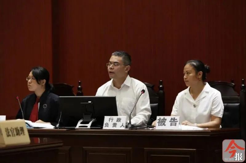广西一民办小学校长未获征地拆迁补偿,状告政府!区长出庭应诉,结果来了【930新闻眼】