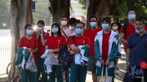 早读 | 已致73人死亡超3000人受伤!黎巴嫩首都发生大爆炸