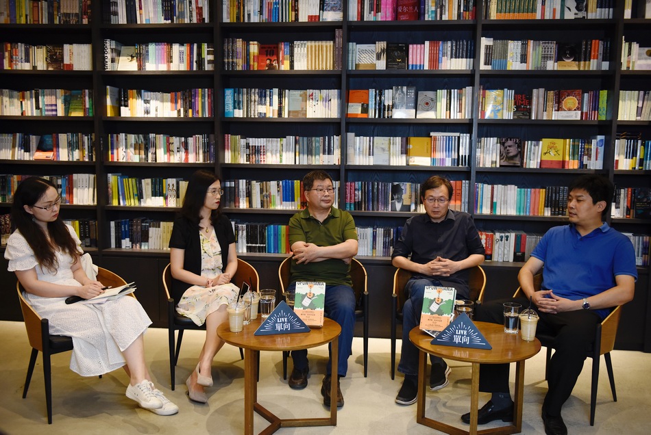 托卡尔丘克:在“怪诞”的文学罐头里回应时代,想象未来