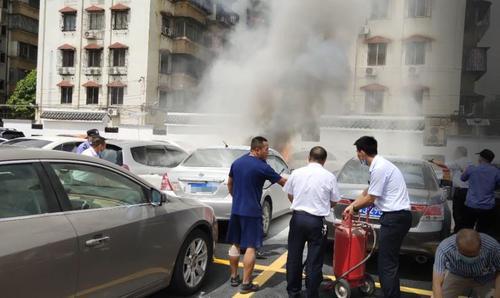 早读 | 已致73人死亡超3000人受伤!黎巴嫩首都发生大爆炸