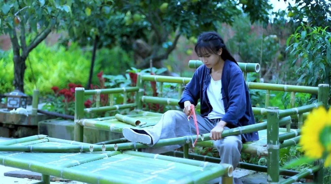 日版“李子柒”走红,零下30度住森林小屋,每天只想钓鱼