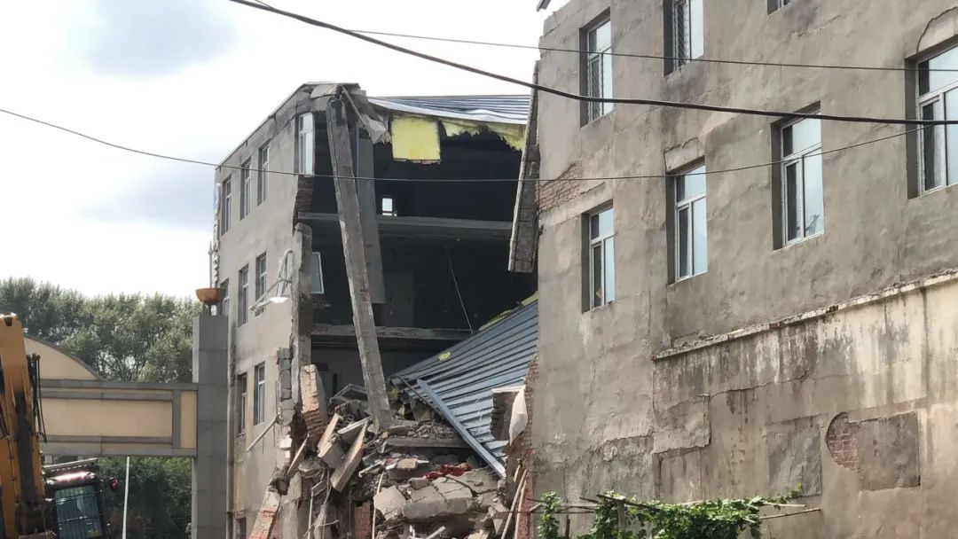哈尔滨致9人遇难的仓库,怎么就塌了呢?!