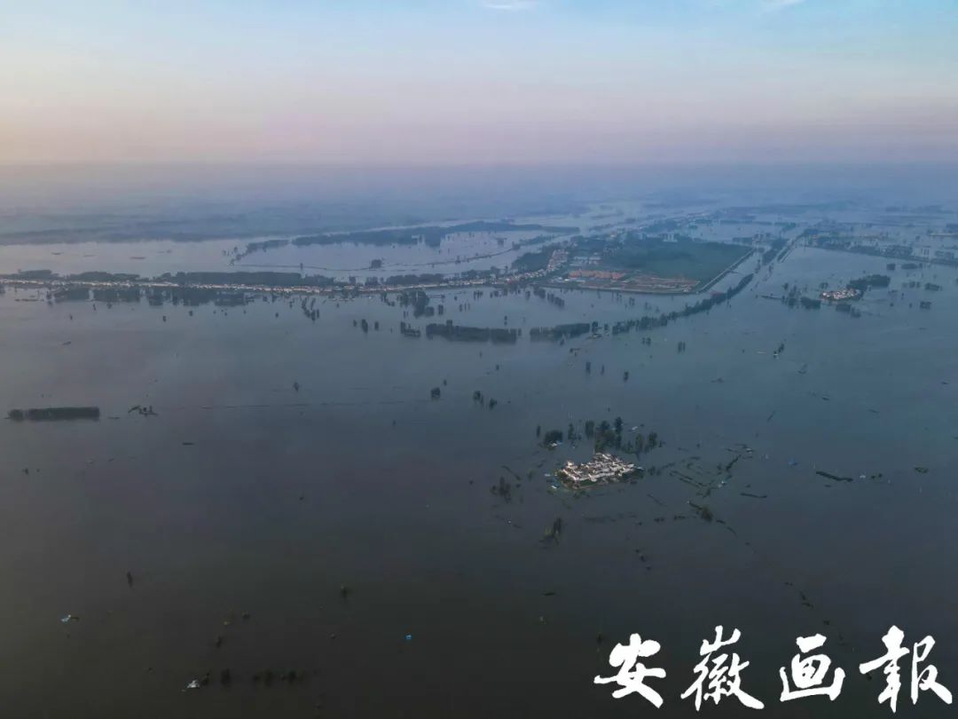 特别报道 | 洪水渐退,高温中王家坝的“坚守”