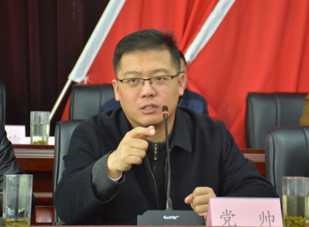 32岁当县长的他,36岁任县委书记