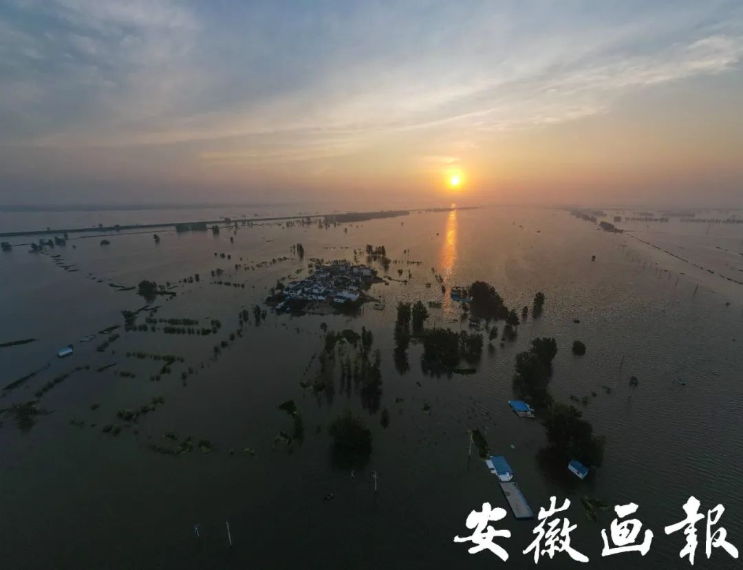 特别报道 | 洪水渐退,高温中王家坝的“坚守”