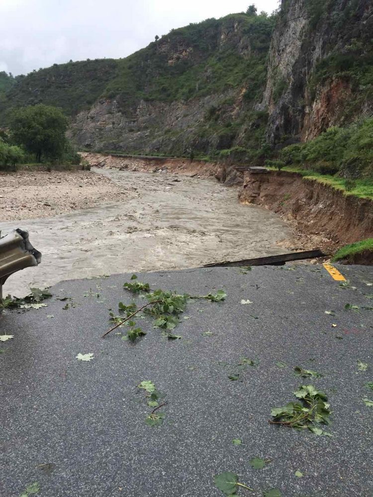 道路冲毁农作物被淹 洛南县暴雨洪涝已致75000余人受灾