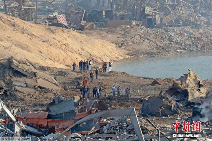 当地时间8月5日,黎巴嫩贝鲁特港口区发生剧烈爆炸后,现场建筑物被严重损毁。