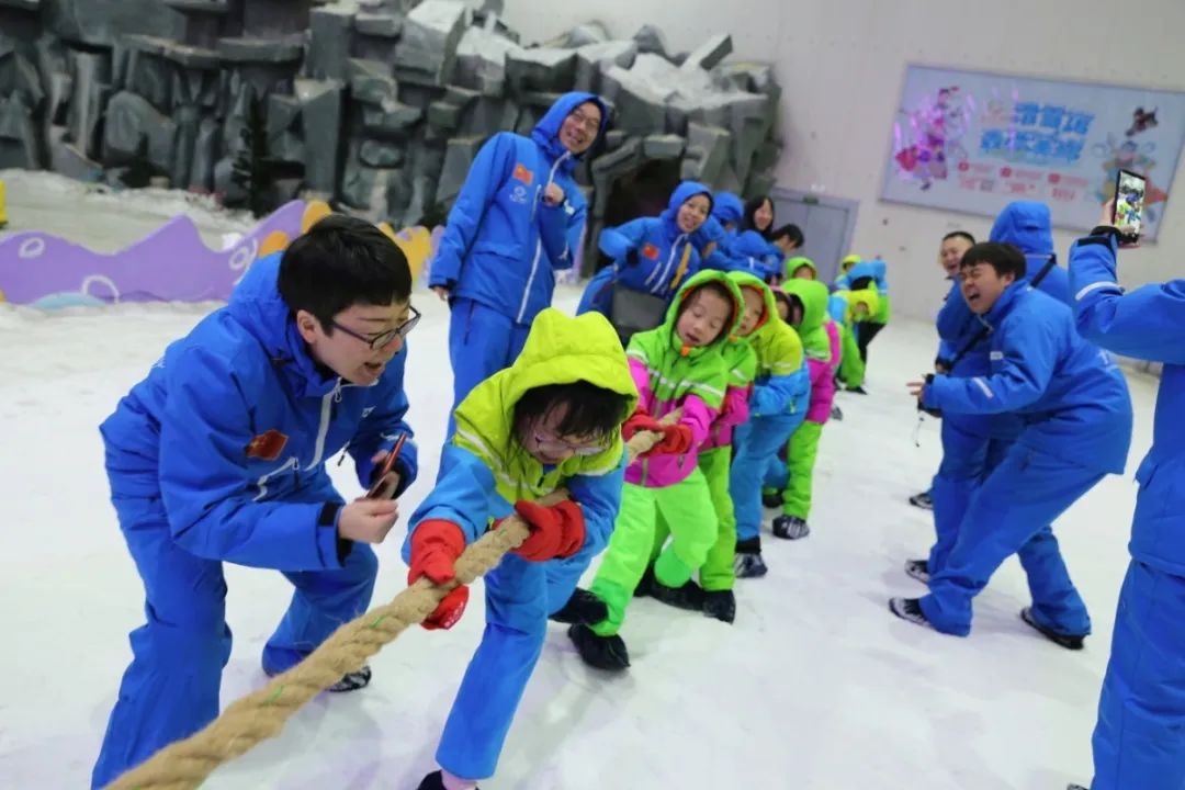 雪地拔河重庆市社会体育引导中央供图