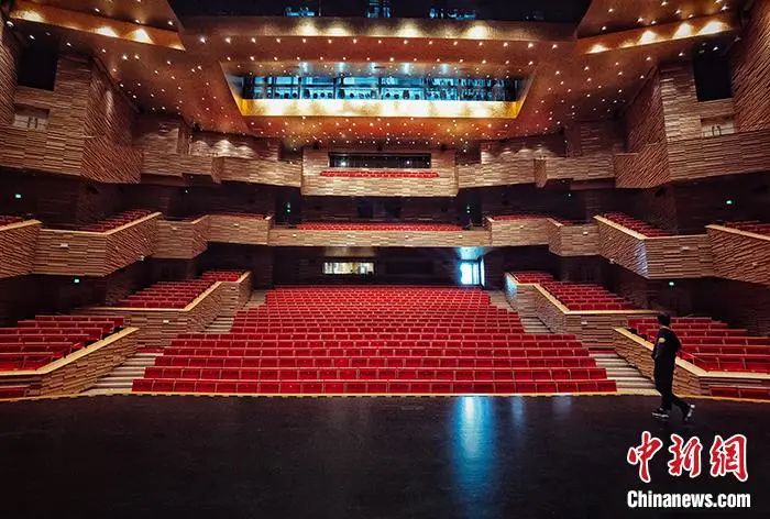 戏剧人这半年:演员转行卖保险,有人复工后大哭