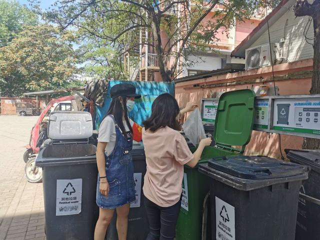 这些大学生把垃圾分类当作最好的暑期实践