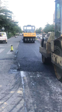 广东普宁一刚施工完成的沥青路面现破损:立即约谈