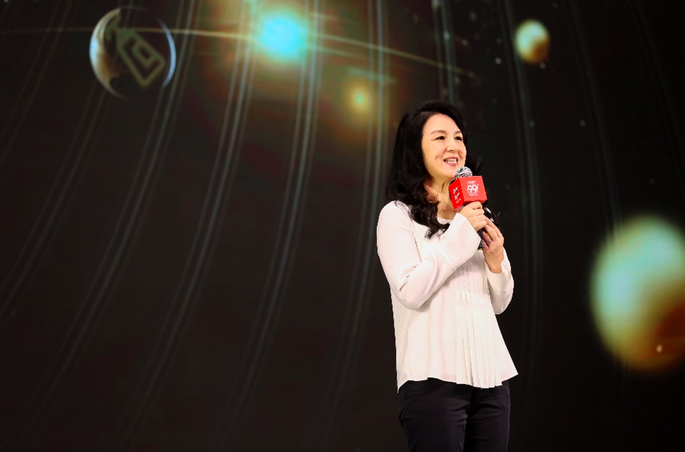 京东集团副总裁、京东零售集团大商超全渠道事业群总裁冯轶发表演讲