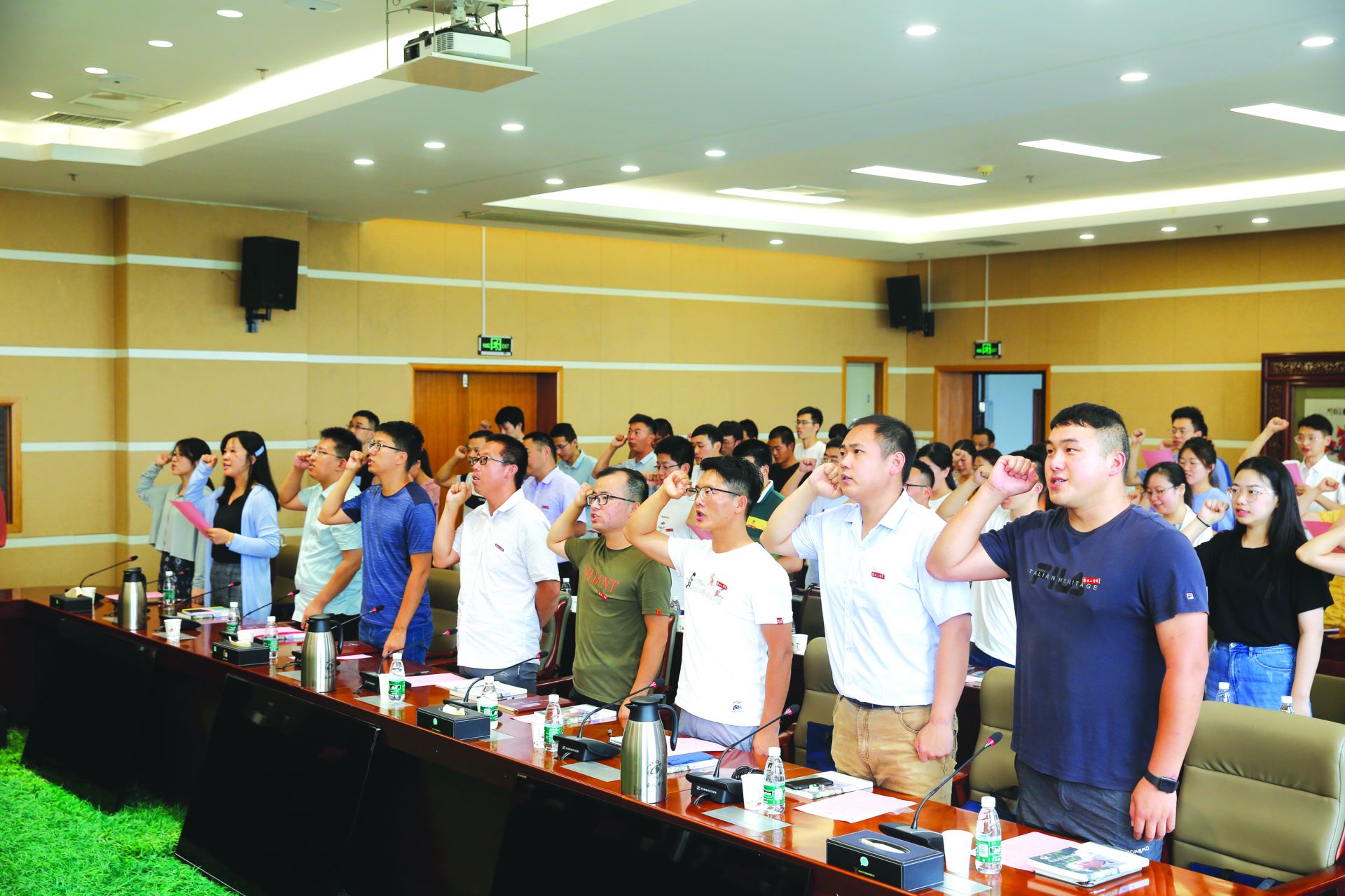 教师节前我市高校教师队伍再壮大盐城工学院新教师宣誓入职