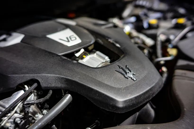 男人爱性能,女人更爱奢侈品,霸道总裁最懂你心