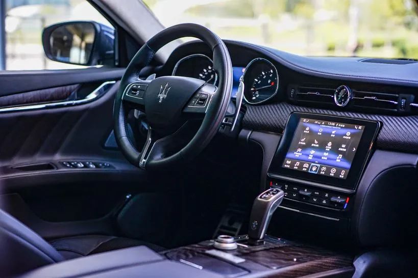 男人爱性能,女人更爱奢侈品,霸道总裁最懂你心