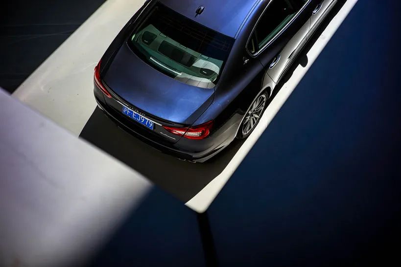 男人爱性能,女人更爱奢侈品,霸道总裁最懂你心