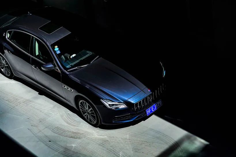 男人爱性能,女人更爱奢侈品,霸道总裁最懂你心