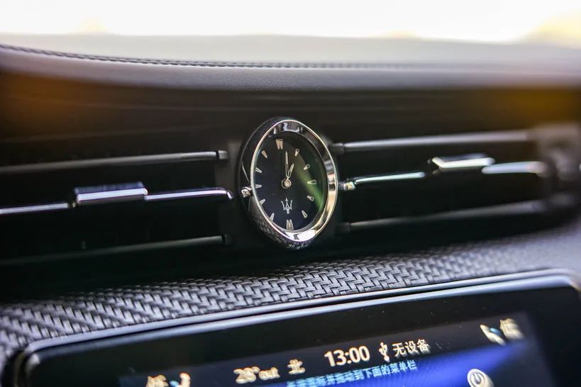 男人爱性能,女人更爱奢侈品,霸道总裁最懂你心