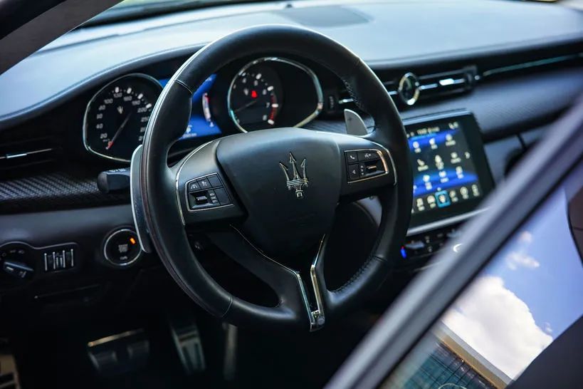 男人爱性能,女人更爱奢侈品,霸道总裁最懂你心