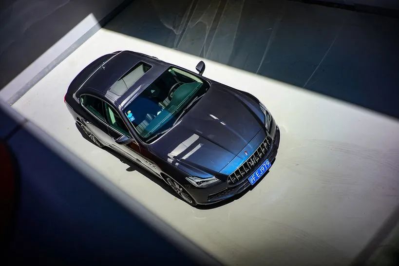 男人爱性能,女人更爱奢侈品,霸道总裁最懂你心