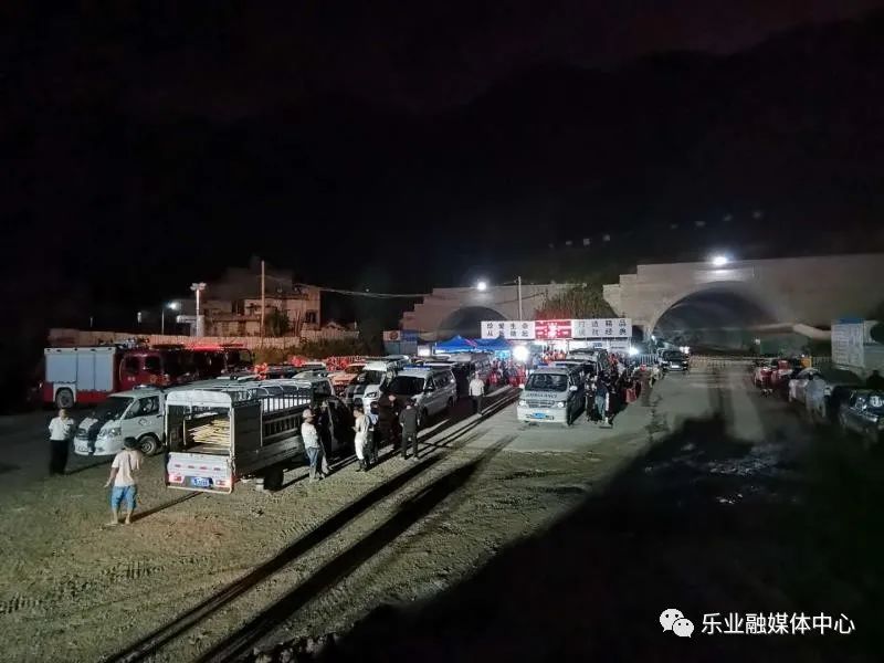 救援车辆、机械到达现场