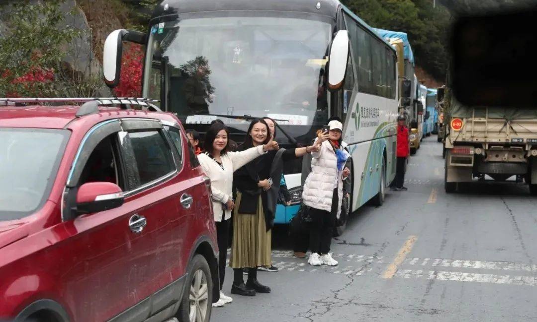 子弟兵所到之处,人民群众的敬礼太煽情了休闲区蓝鸢梦想 - Www.slyday.coM 子弟兵所到之处,人民群众的敬礼太煽情了休闲区蓝鸢梦想 - Www.slyday.coM