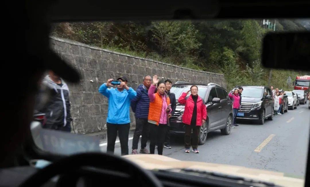 子弟兵所到之处,人民群众的敬礼太煽情了休闲区蓝鸢梦想 - Www.slyday.coM 子弟兵所到之处,人民群众的敬礼太煽情了休闲区蓝鸢梦想 - Www.slyday.coM