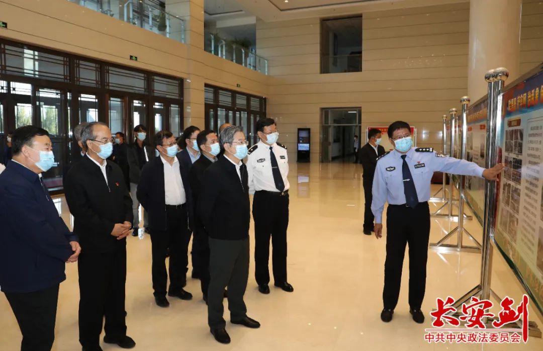 陈一新在内蒙古自治区兴安盟公安局调研。