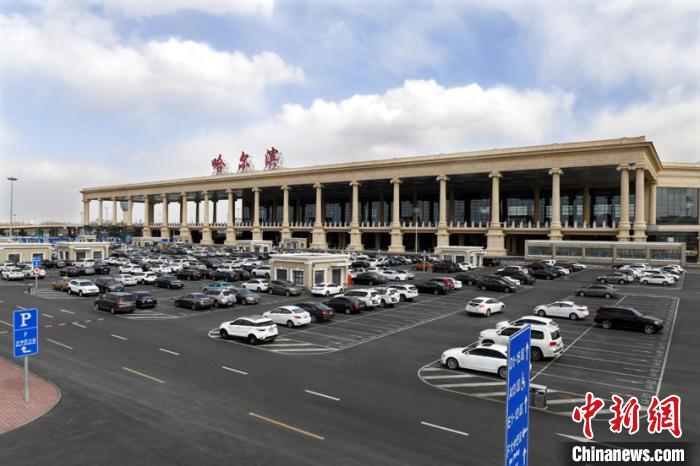图为哈尔滨机场。 仇建 摄