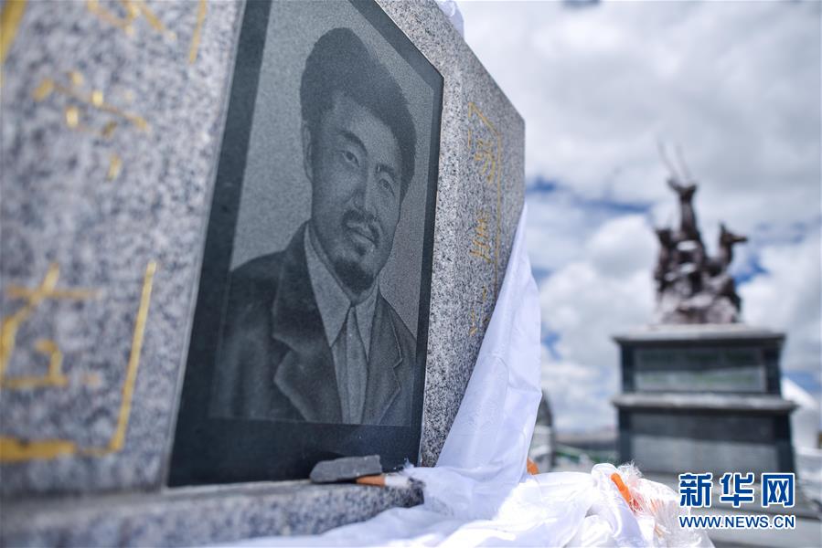 索南达杰纪念碑(2018年8月10日摄)新华网 图