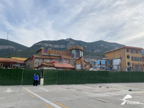 开拆!27秒视频看济南鱼翅皇宫大酒店拆除现场休闲区蓝鸢梦想 - Www.slyday.coM 开拆!27秒视频看济南鱼翅皇宫大酒店拆除现场休闲区蓝鸢梦想 - Www.slyday.coM