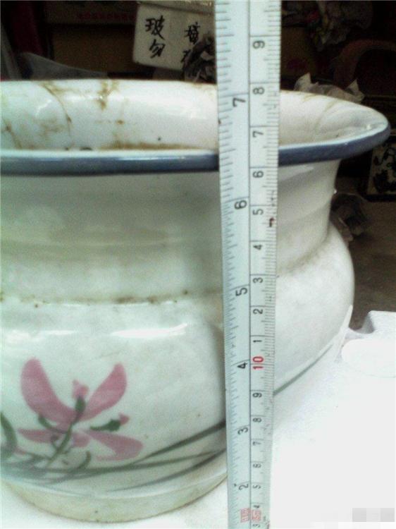 心疼又好笑,熊孩子把痰盂当头盔结果被卡住,网友的评论亮了休闲区蓝鸢梦想 - Www.slyday.coM 心疼又好笑,熊孩子把痰盂当头盔结果被卡住,网友的评论亮了休闲区蓝鸢梦想 - Www.slyday.coM