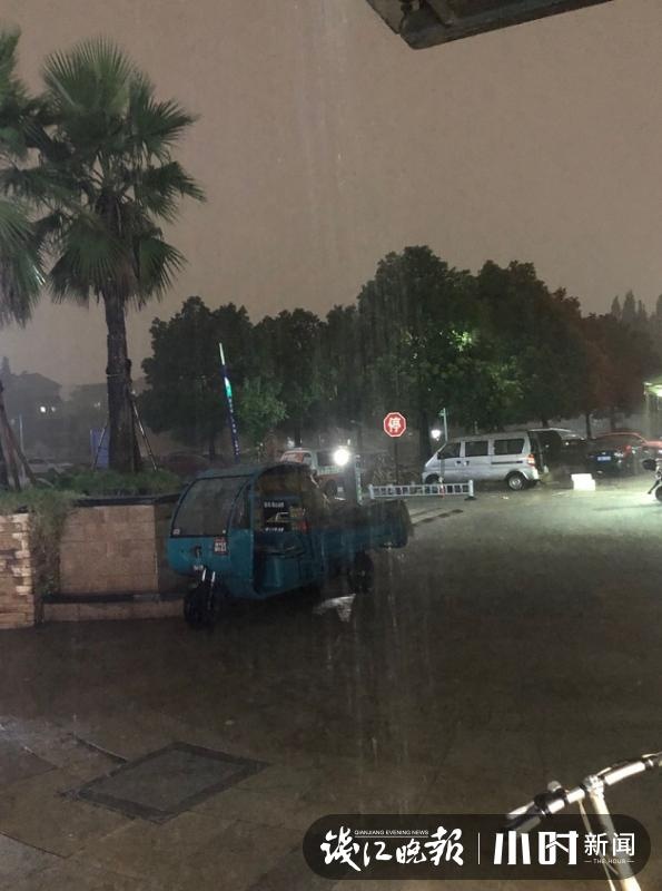 没有一丝丝防备!刚刚杭州这场短时雷阵雨,路上的你有没有凌乱在风雨中休闲区蓝鸢梦想 - Www.slyday.coM 没有一丝丝防备!刚刚杭州这场短时雷阵雨,路上的你有没有凌乱在风雨中休闲区蓝鸢梦想 - Www.slyday.coM