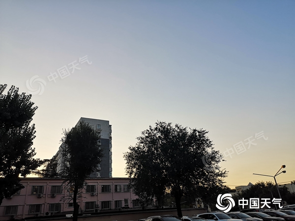 今晨,北京体感微凉。